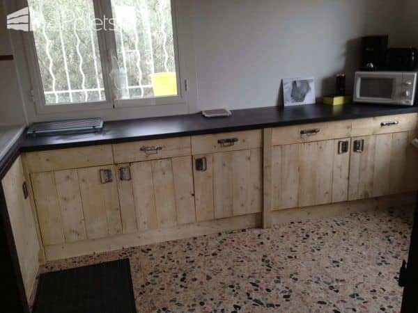 Kitchen Entirely Made From Repurposed Pallets Pallet Walls & Pallet Doors 