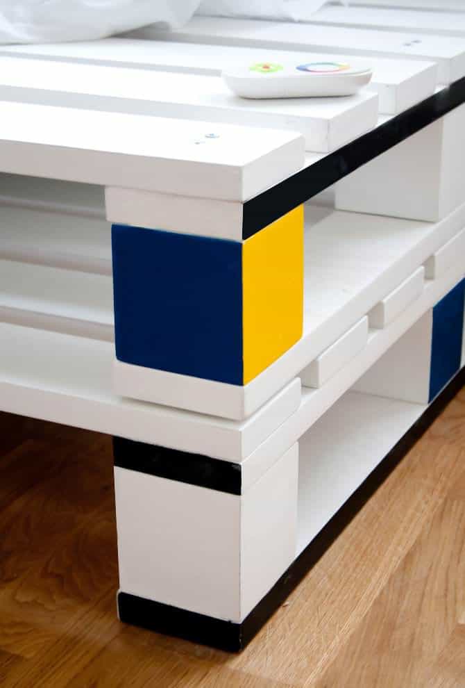 Mondrian-like Pallet Bed Pallet Beds, Pallet Headboards & Frames 