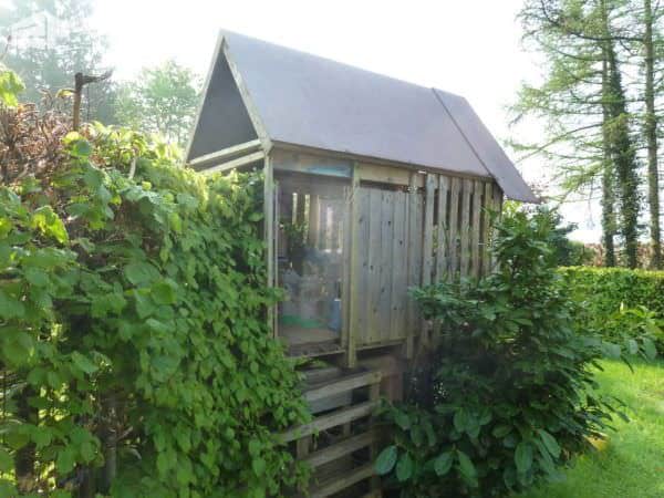 Kids Hut Made Out Of Recycled Pallets (And With Toboggan) Fun Pallet Crafts for KidsPallet Sheds, Pallet Cabins, Pallet Huts & Pallet Playhouses P1070725ok