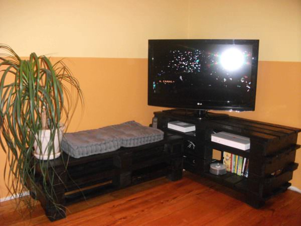 Tv Stand From Wooden Pallets Pallet TV Stands & Racks 