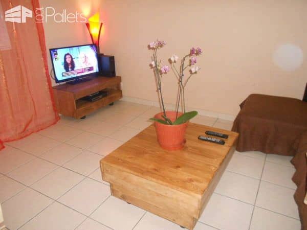 Pallet Coffee Table & TV Stand Pallet Coffee TablesPallet TV Stand & Rack Photo-0881