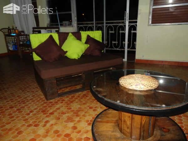 Pallet Sofa And Reel Table Pallet Sofas & Couches 