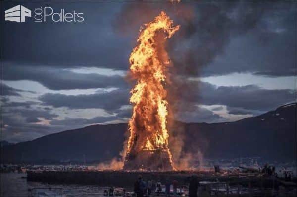 Pallet Tower for the World Largest Bonfire Other Pallet Projects Pallet Tower for the World Largest Bonfire Other Pallet Projects