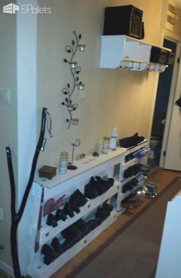 Pallet Shoes Storage In Your Entrance / Skohylla Pallet Shelves & Pallet Coat Hangers Pallet Shoes Storage In Your Entrance / Skohylla Pallet Shelves & Pallet Coat Hangers