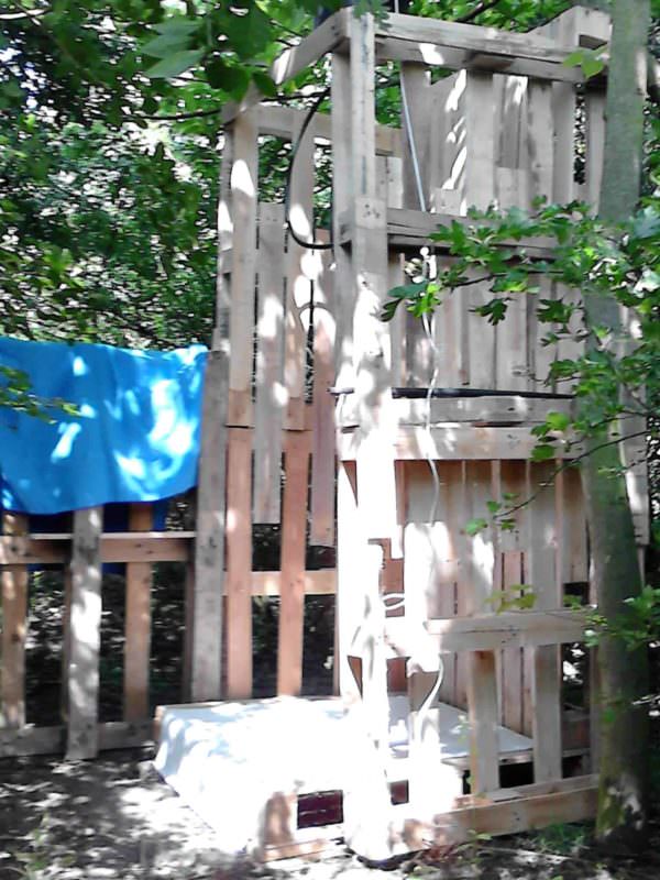 Camp Shower With Repurposed Pallets Lounges & Garden Sets 