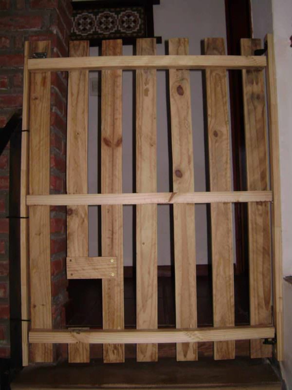 Baby-proof Stairs Safety Door From 1 Pallet Pallet Staircases Baby-proof Stairs Safety Door From 1 Pallet Pallet Staircases