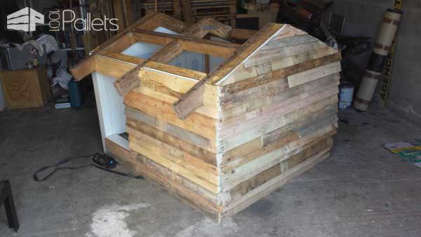 Niche A Chien / A Pallet Dog House Pallet Sheds, Cabins, Huts & Playhouses 