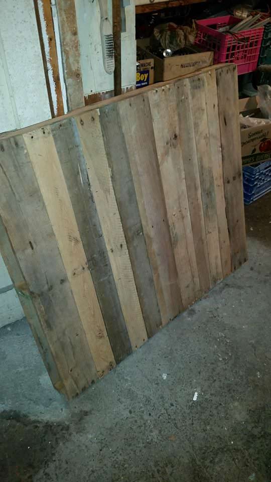 Reclaimed Pallet Coffee Table Pallet Coffee Tables Re-ordering-the-planks