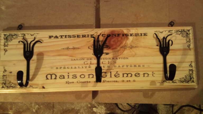 Wall Coat Hanger from Recycled Pallets & Forks • 1001 Pallets