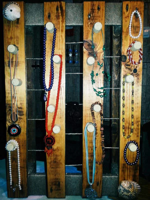 Pallet Jewelry Holder Pallet Shelves & Pallet Coat Hangers Pallet Wall Decor & Pallet Painting 