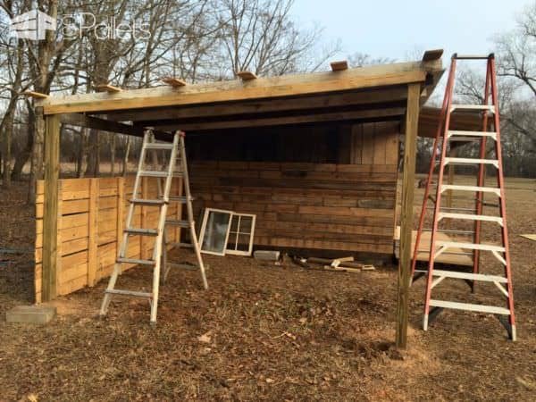 Tiny Off Grid Cabin Made from Pallets & Reclaimed Lumber Pallet Sheds, Cabins, Huts & Playhouses Tiny Off Grid Cabin Made from Pallets & Reclaimed Lumber Pallet Sheds, Cabins, Huts & Playhouses