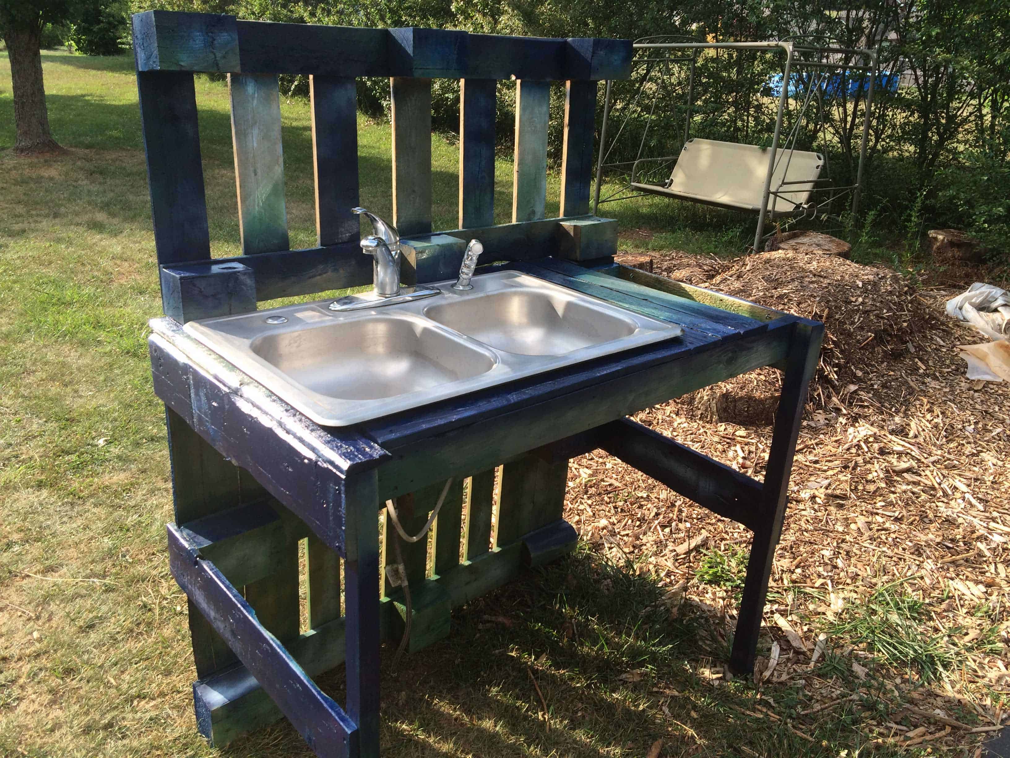 Pallet Garden Washing Station • 1001 Pallets