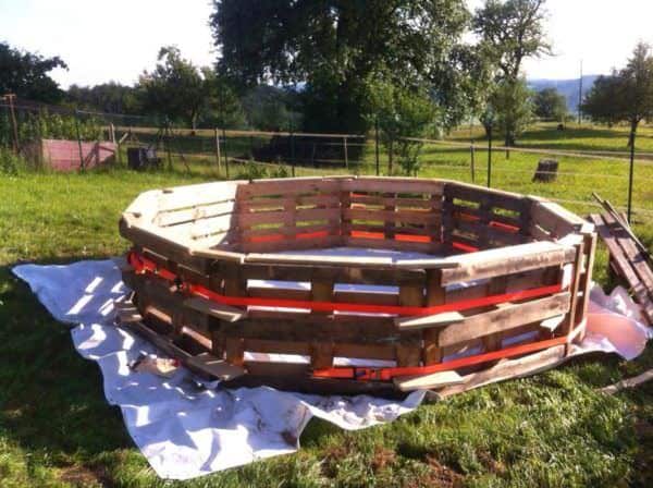 Swimming Pool Made Out of Wooden Pallets for Under $80 Pallets in the Garden Swimming Pool Made Out of Wooden Pallets for Under $80 Pallets in the Garden
