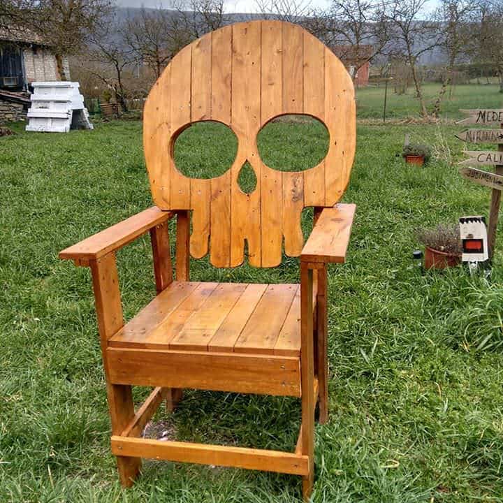 Pallet Skullshaped Chair / Silla Calavera • 1001 Pallets