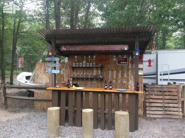 35 Awesome Wooden Pallet Bars19