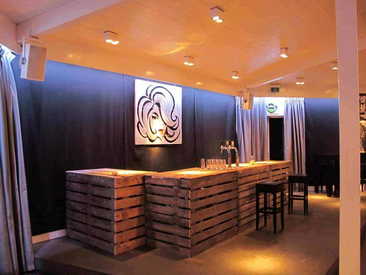 64 Awesome Wooden Pallet Bars For Your Inspiration! • 1001 Pallets