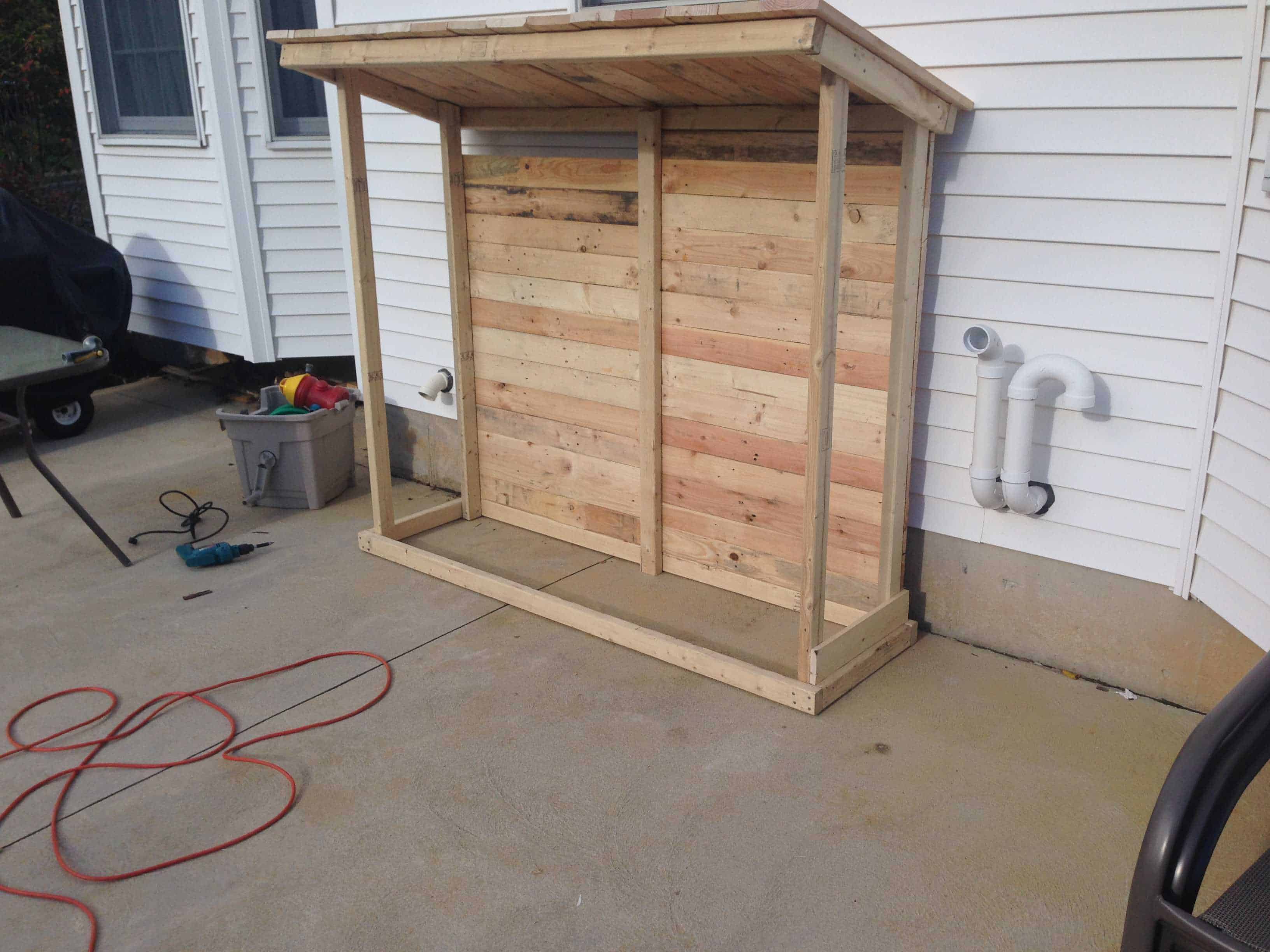 firewood shed from recycled pallets • 1001 pallets