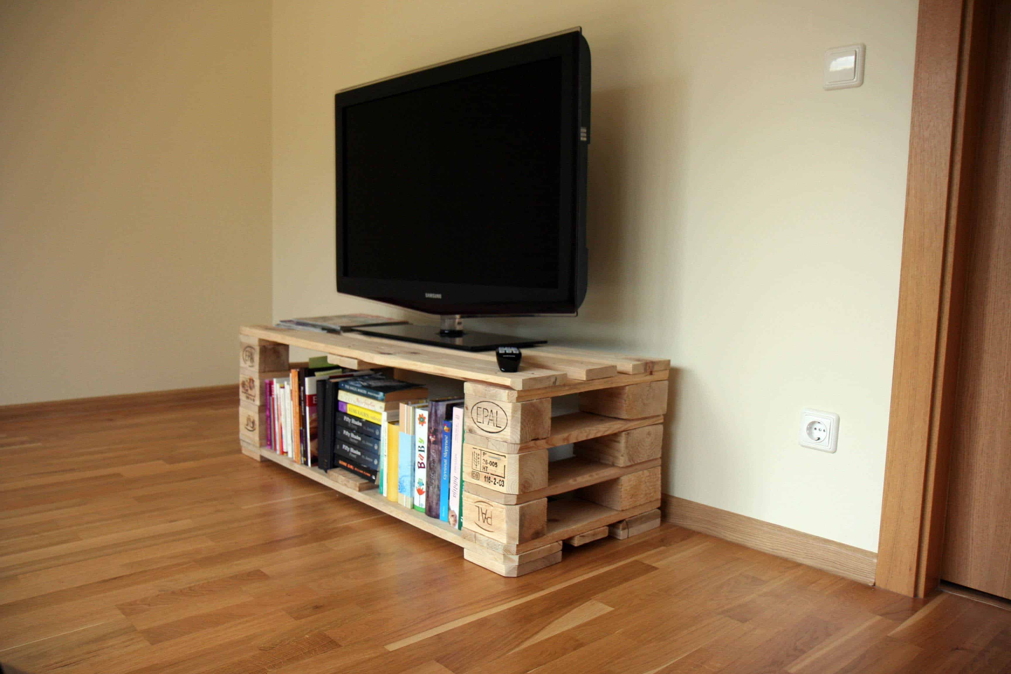 Tv Stand from Pallets with Secret Compartment • 1001 Pallets