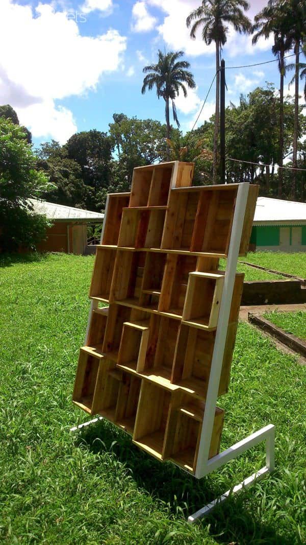 When A Designer Play With Wooden Pallets Pallet Bookcases & Bookshelves Pallet Shelves & Pallet Coat Hangers 