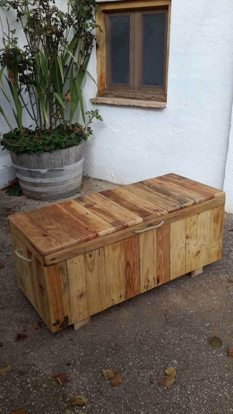 Pallet Chest/Seat • 1001 Pallets