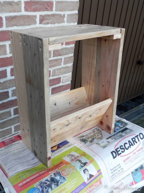 Porte Journaux / Newspaper Pallet Holder Pallet Cabinets & Wardrobes Porte Journaux / Newspaper Pallet Holder Pallet Cabinets & Wardrobes