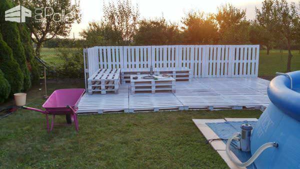 The Backyard Lounge/Party Terrace You Need for Your Summer Pallet Terraces & Pallet Patios 