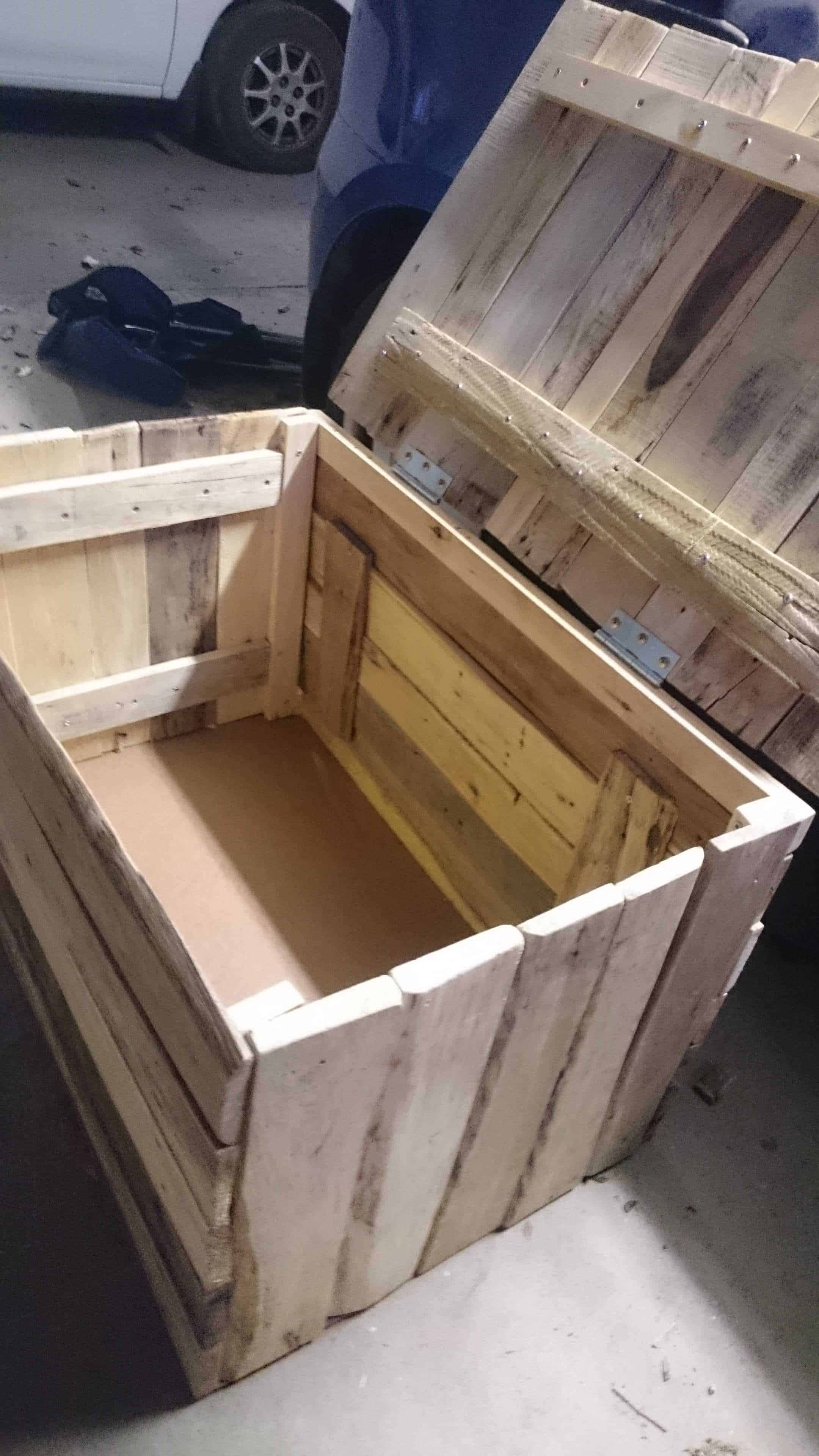 toy chest out of pallets