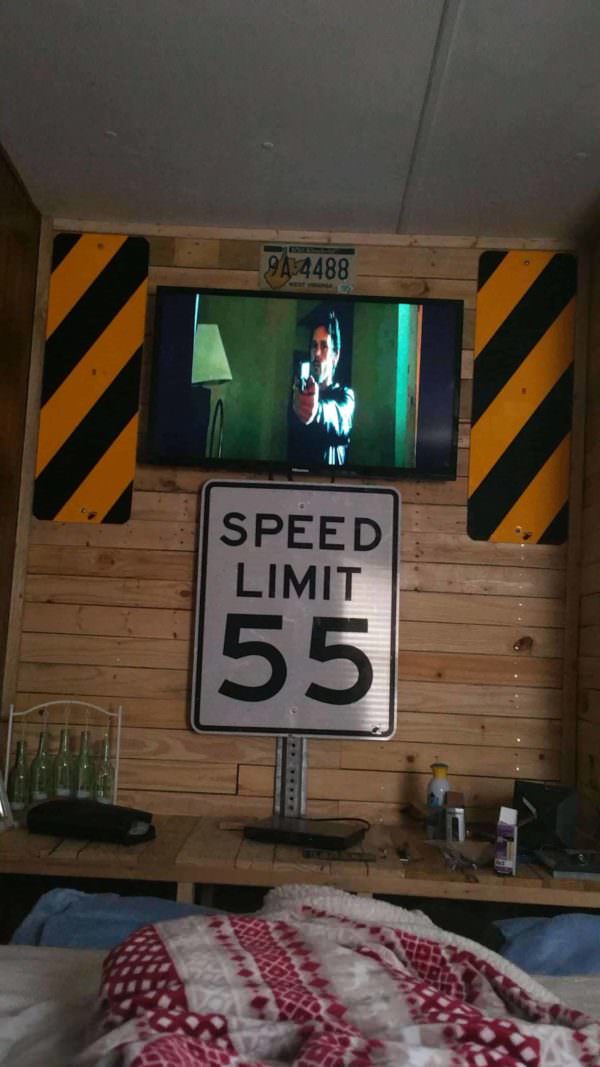 Pallet Wall & Entertainment Center Pallet TV Stands & Racks Pallet Walls & Pallet Doors 