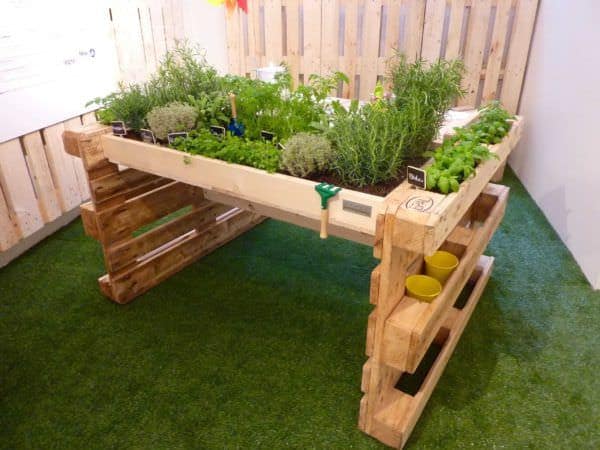 DIY-Pallet-Kitchen-Garden