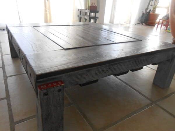 1001pallets.com-table-basse-avec-ossature-palette-reconstitue-et-pin-douglas-recupere-sur-une-palissade1