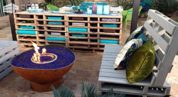 Modern Outdoor Terrace Lounges & Garden Sets Peacock-and-Pallets-4-980x537
