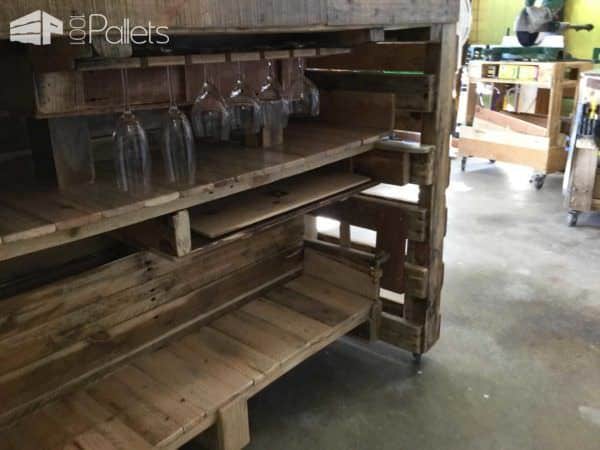 Pallet Bar with Built in Insulated Ice Box Pallet Bars Pallet Bar with Built in Insulated Ice Box Pallet Bars