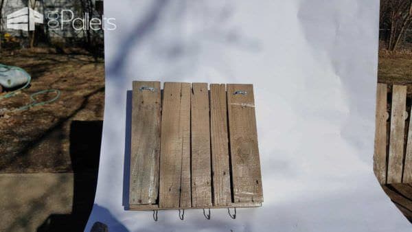 Rustic Coffee or Tea Shelf Made from Only One Recycled Pallet Pallet Shelves & Pallet Coat Hangers 1001pallets.com-rustic-coffee-or-tea-shelf-made-from-only-a-recycled-pallet3