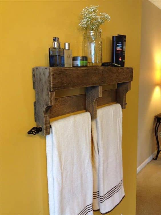 17 Pallet Projects You Can Make for Your Bathroom2