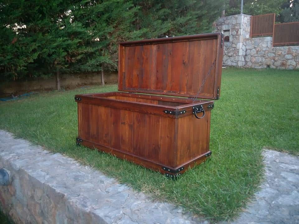 Pallet Chest • 1001 Pallets