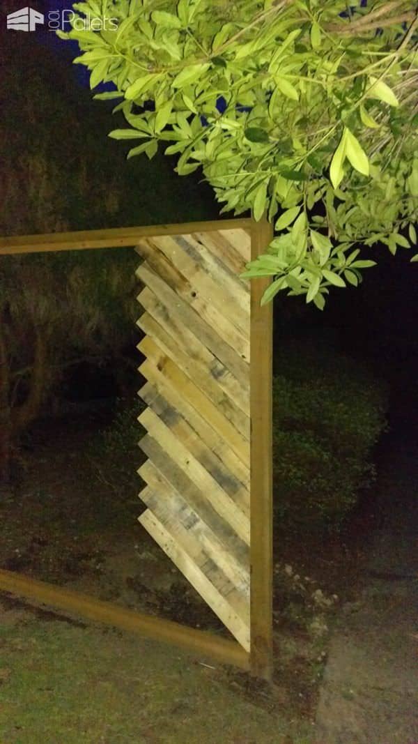 1001pallets.com-backyard-fence-made-with-re-purposed-pallets2