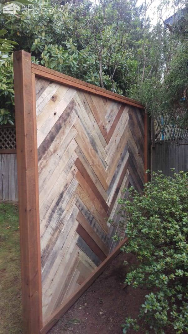 Backyard Fence Made with Repurposed Pallets Pallet Fences 