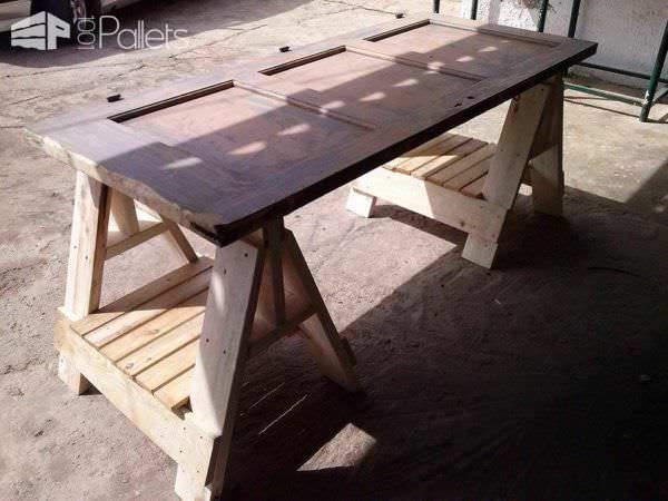 Office Desk From an Old Door & Pallets Pallet Desks & Pallet Tables 1001pallets.com-make-a-desk7