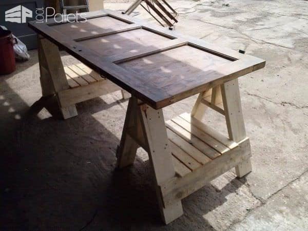 Office Desk From an Old Door & Pallets Pallet Desks & Pallet Tables 1001pallets.com-make-a-desk5