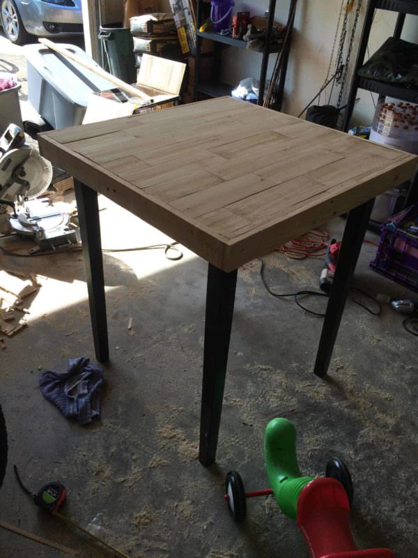 Tabletop Refinished with Pallet Wood Pallet Desks & Pallet Tables Tabletop Refinished with Pallet Wood Pallet Desks & Pallet Tables