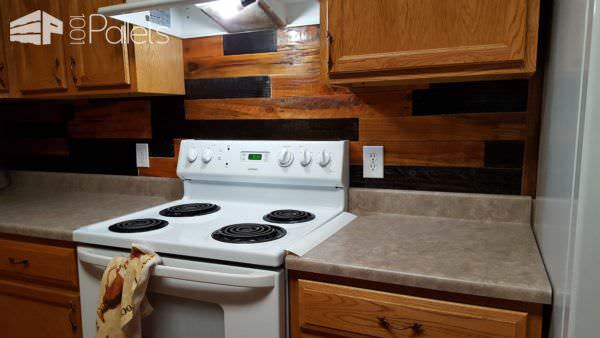 Colored Pallet Back Splash Pallet Walls & Pallet Doors 1001pallets.com-back-splash2