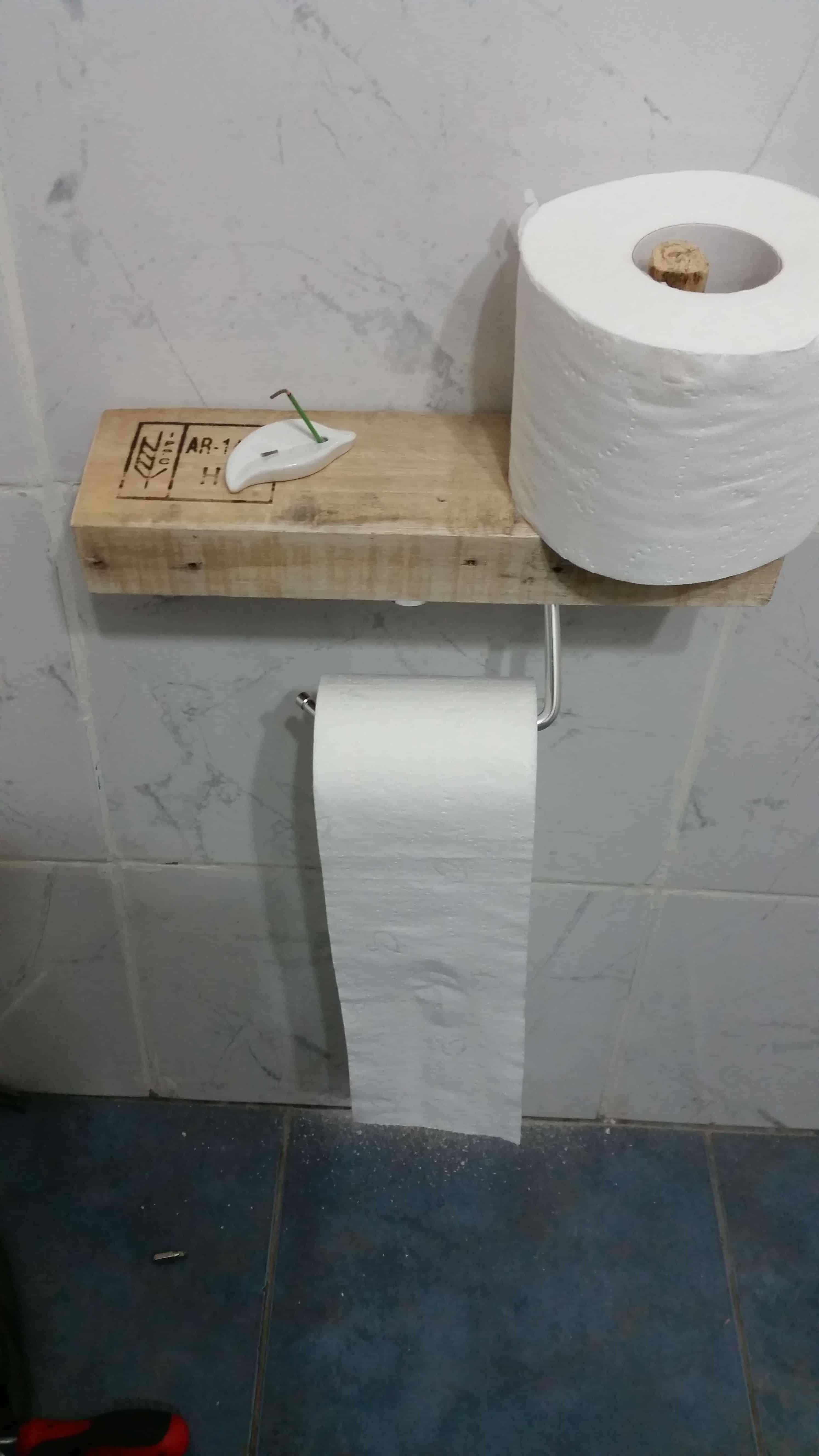 Supereasy Pallet Toilet Paper Holder • 1001 Pallets