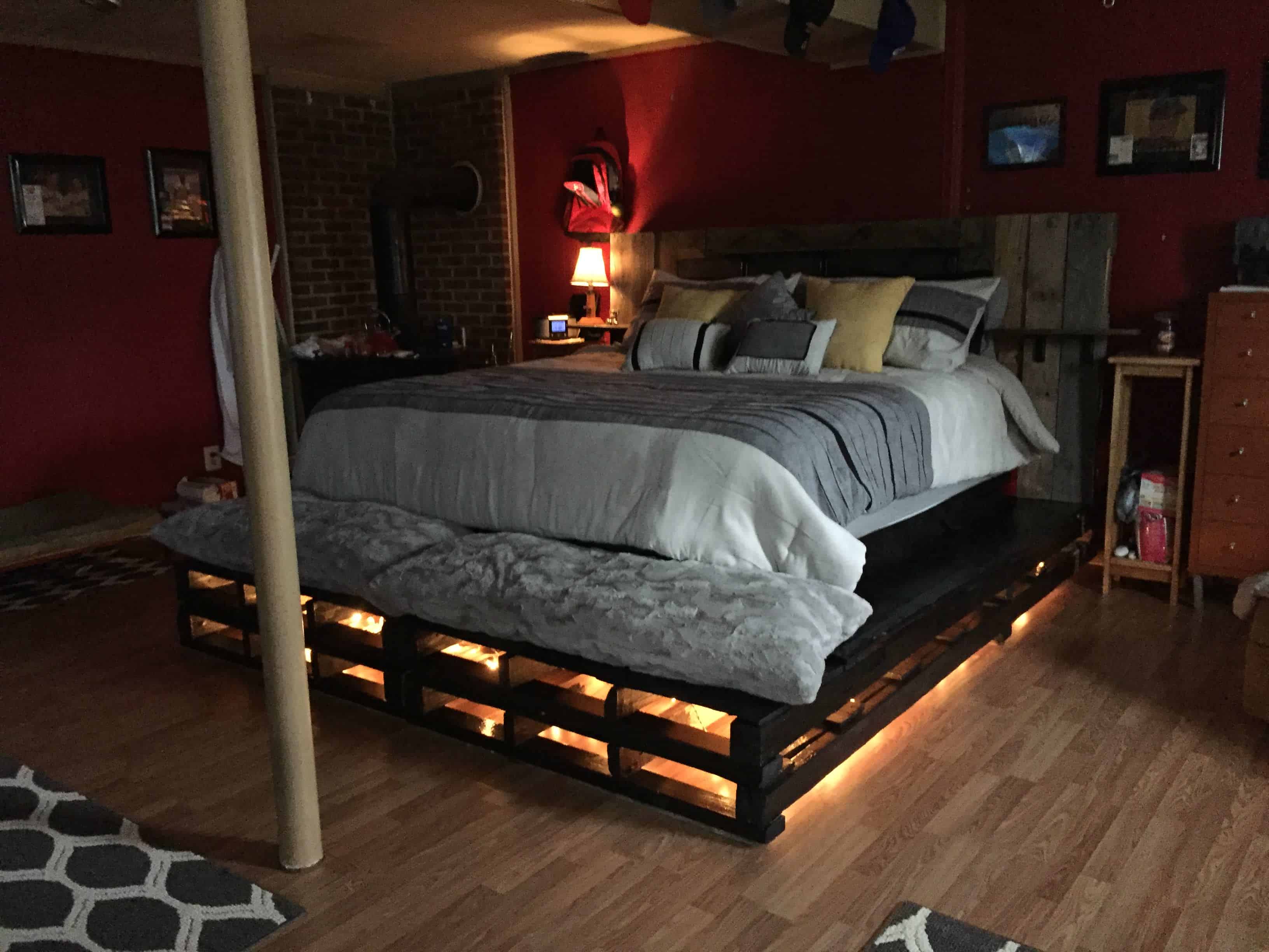 Allergisch tussen voorwoord King-size Pallet Bed • 1001 Pallets