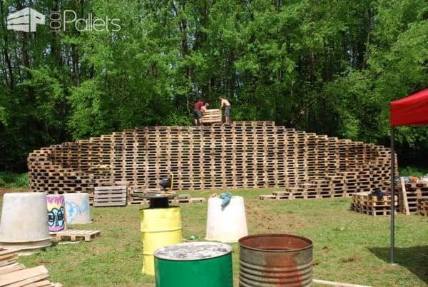 Pallet Stage Made From 600 Pallets @ Back to the Woods #3 Other Pallet Projects 1001pallets.com-stage-back-to-the-woods-35