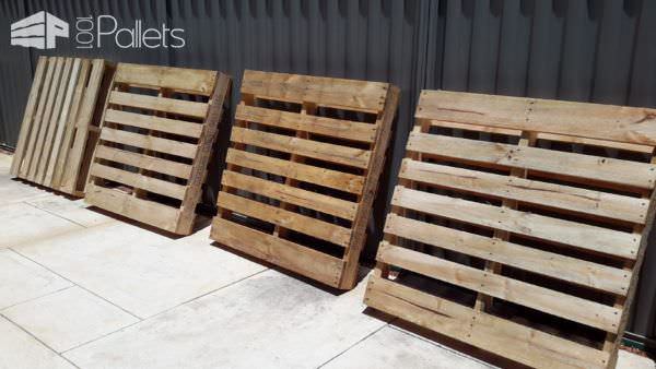 1001pallets.com-rustic-outdoor-bar-area-made-from-pallets-shipping-cratesrecycled-wood-and-old-tin