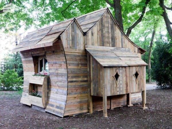 amazingly-architected-pallet-bungalow-style-cabin