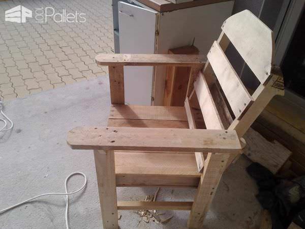 Modern-twist Pallet Adirondack Chair Pallet Benches, Pallet Chairs & Stools 