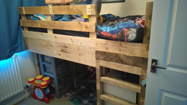 Tiny Room Pallet Bunk Bed 1