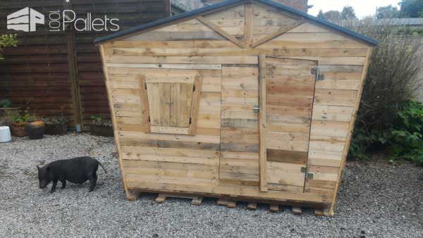 Fun Pallet Playhouse 4