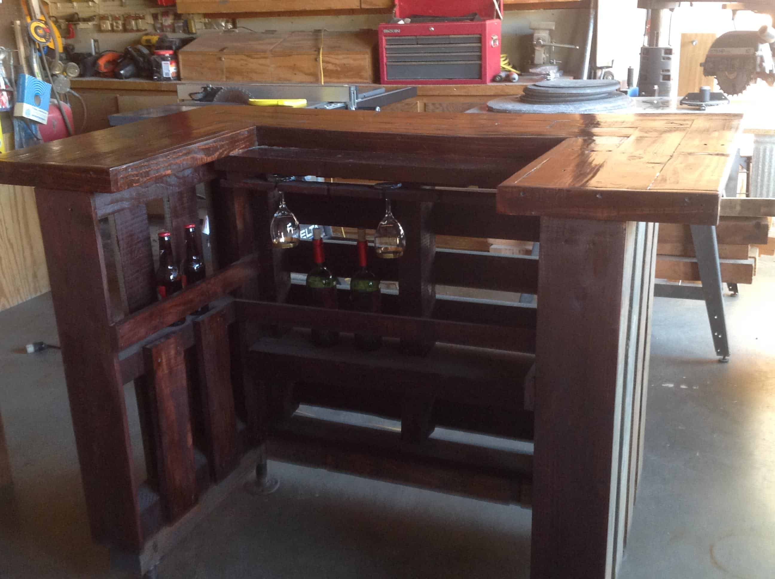 Adjustable-height U-shaped Pallet Bar • Pallet Ideas Adjustable-height U-shaped Pallet Bar • Pallet Ideas